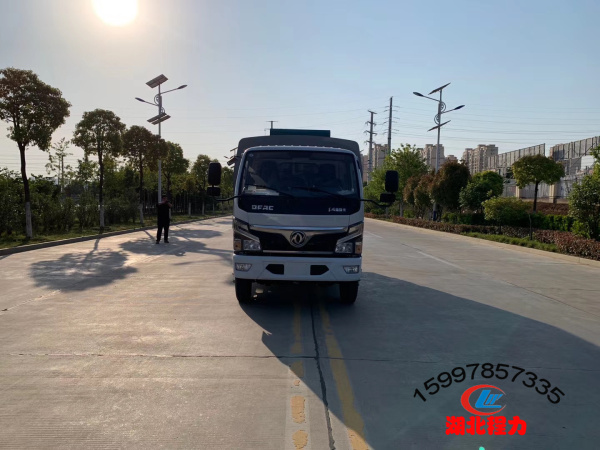 東風(fēng)小多利卡吸塵車（后置吸盤(pán)帶滾掃）