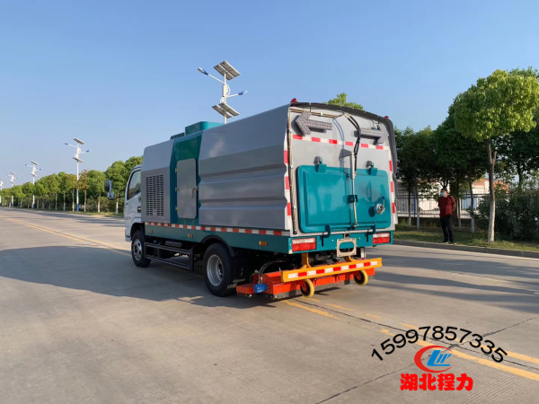 東風(fēng)小多利卡吸塵車（后置吸盤(pán)帶滾掃）