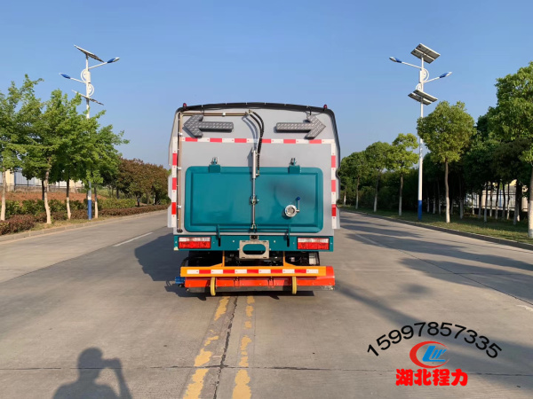 東風(fēng)小多利卡吸塵車（后置吸盤(pán)帶滾掃）