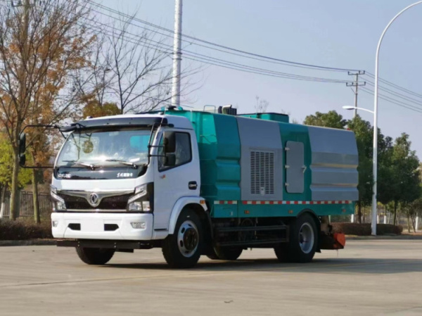 東風(fēng)大多利卡后置吸塵車（7方）