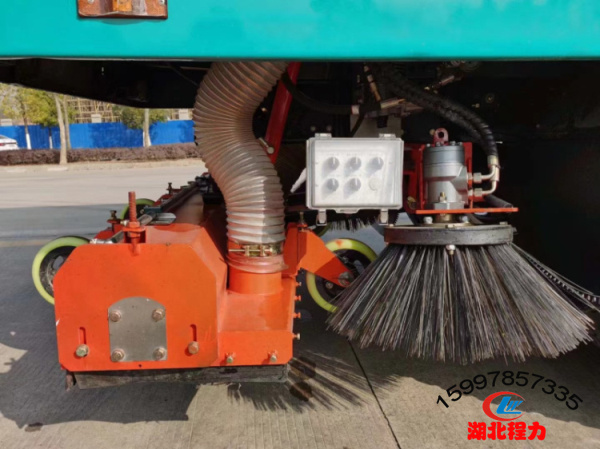 東風(fēng)大多利卡后置吸塵車（7方）