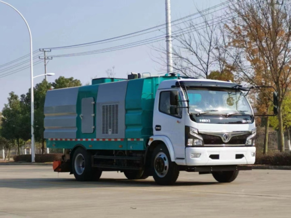 東風(fēng)大多利卡后置吸塵車