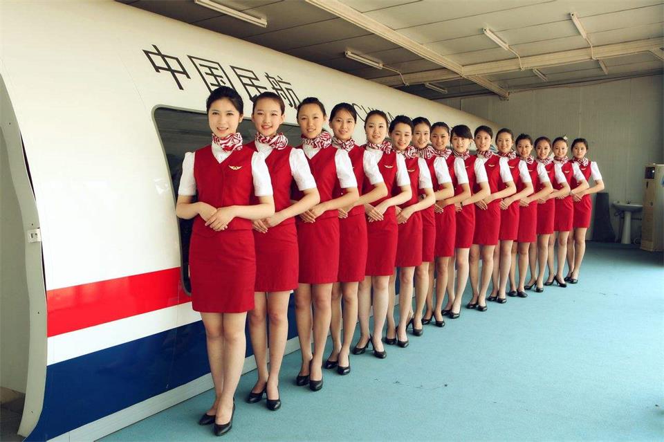 學空乘專業(yè)和學藝術(shù)專業(yè)哪個好